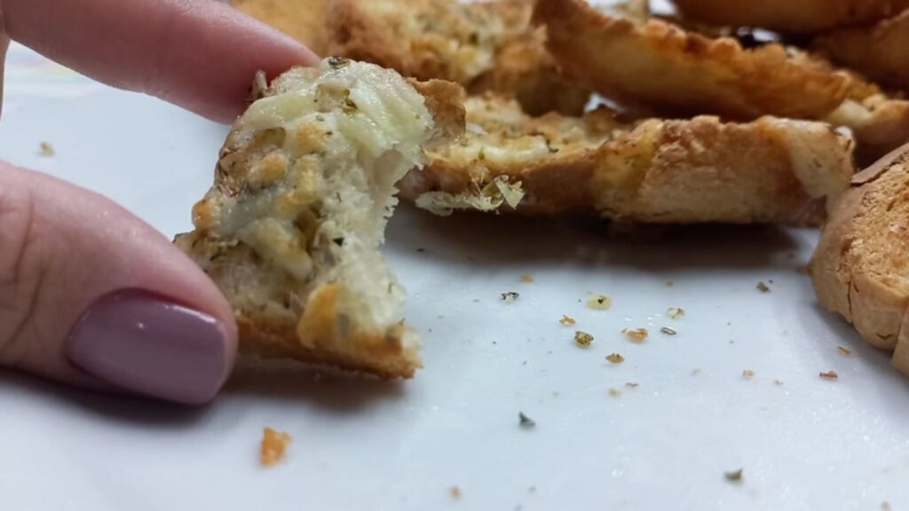 Torrada de pão de forma pronta para servir